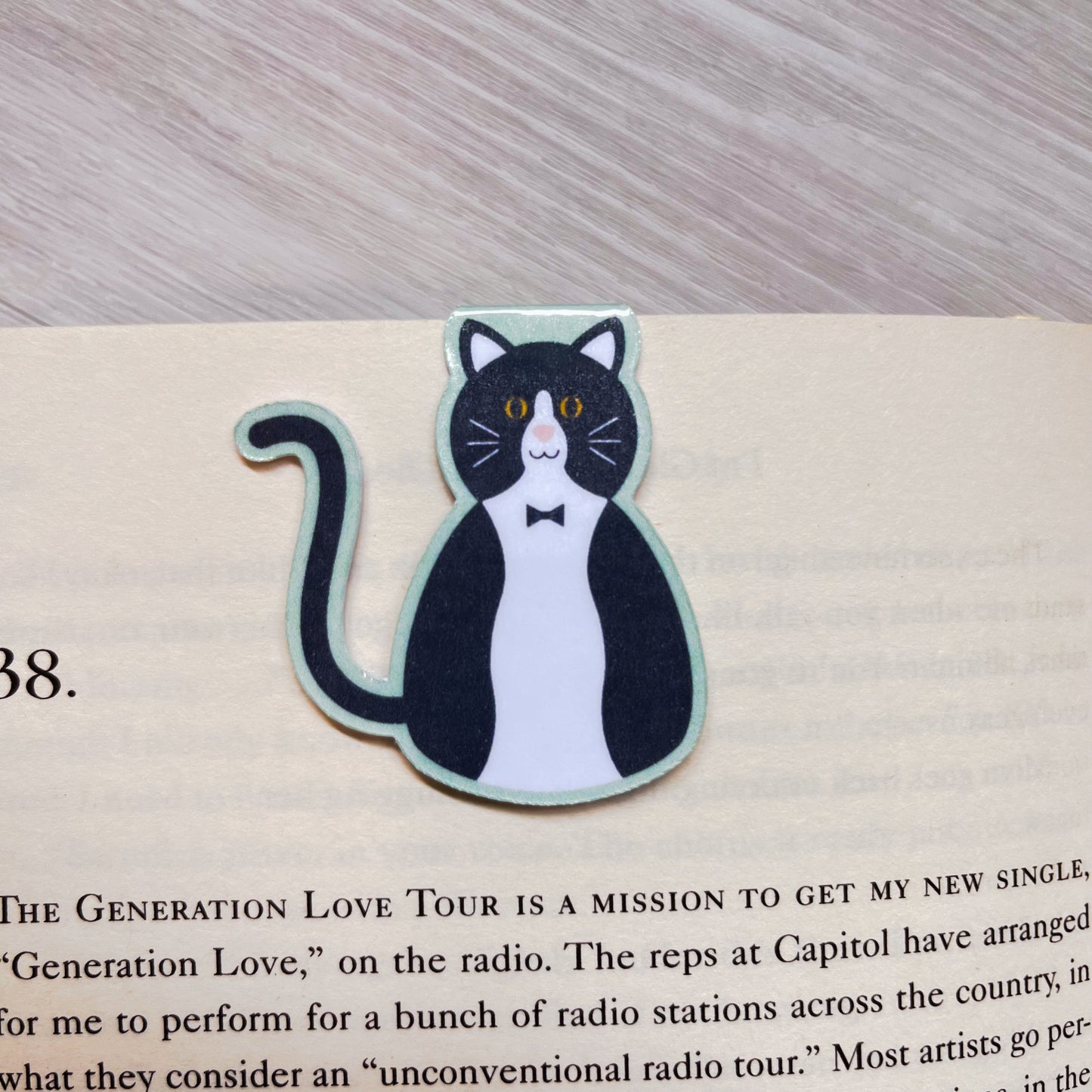 Tuxedo "Bowie" Kitty Magnetic Bookmark